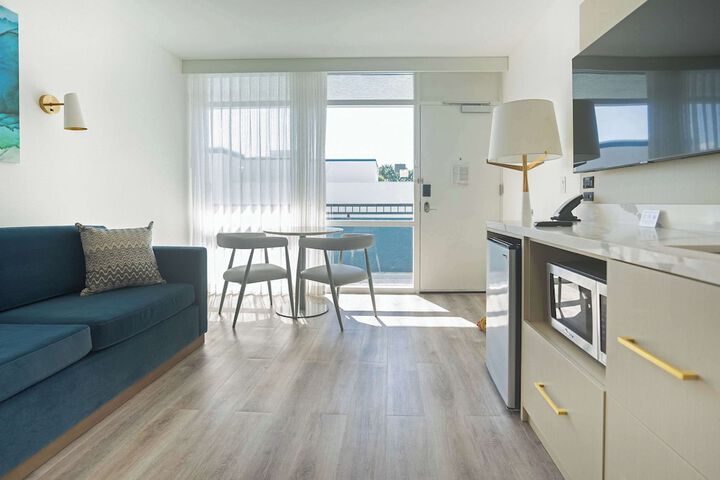 1 King Bed Suite (7 of 11)
