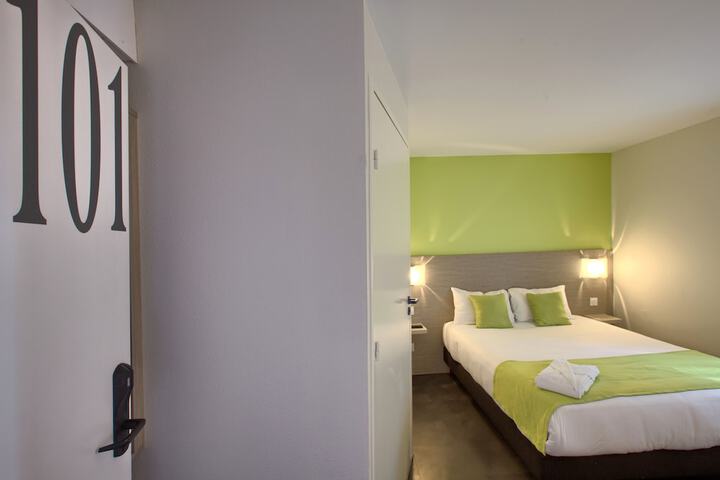 Room 17 of 37