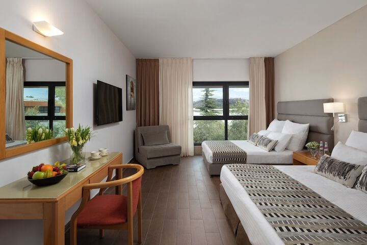 Room 15 of 64