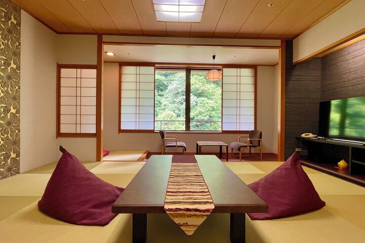 Room 10 of 48