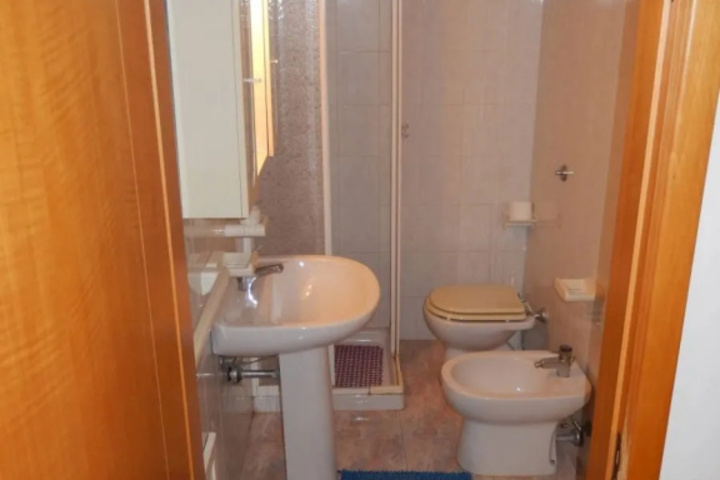 Room 8 of 13