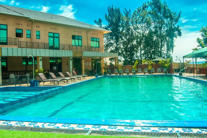 Pool 10 of 21