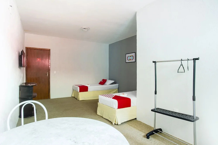 Room 6 of 18