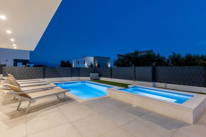 Pool 28 of 43