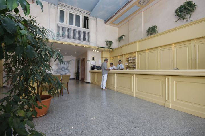 Hotel 2 of 27
