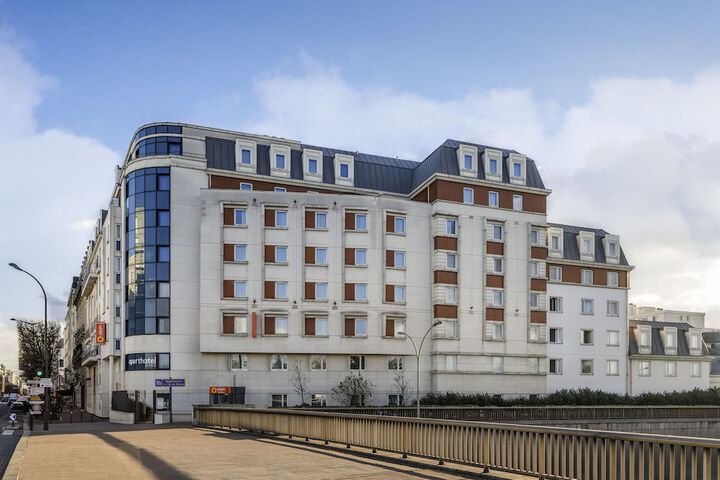 Hotel Entry