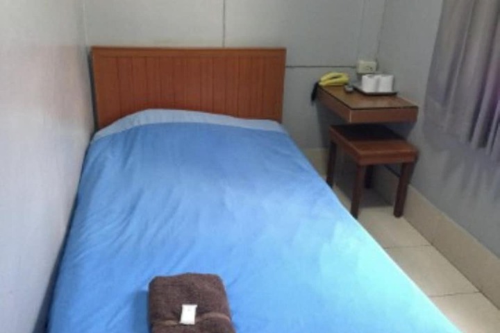 Room 12 of 37