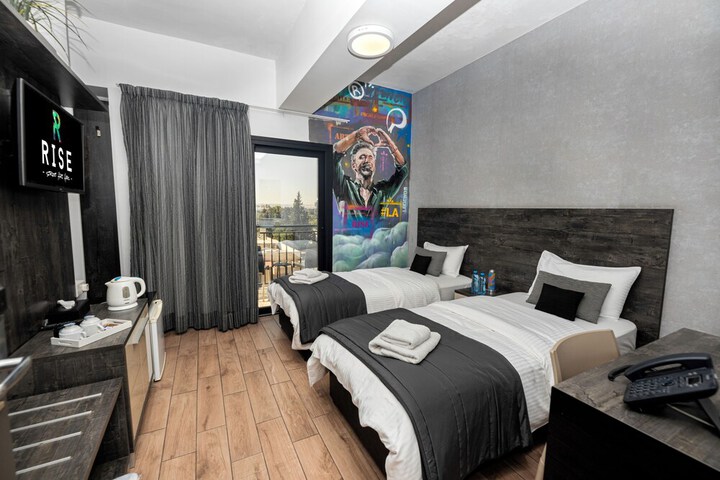 Room 32 of 216
