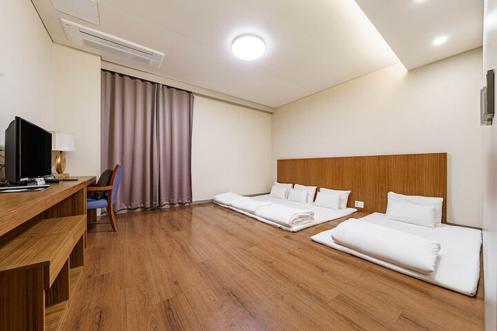Room 6 of 37
