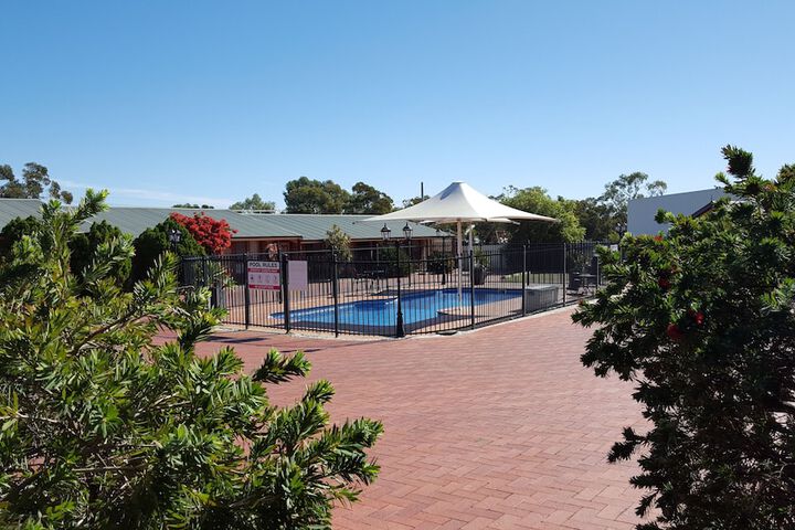 Gateway Motor Inn