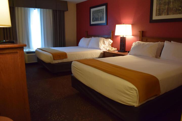Standard Room, King or Two Doubles (2 of 3)