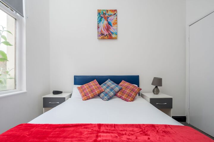 Room 13 of 38