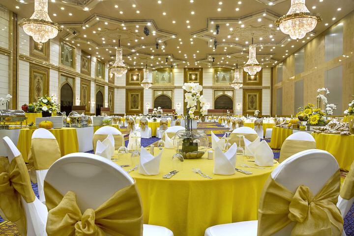 Ballroom/Hall 82 of 110