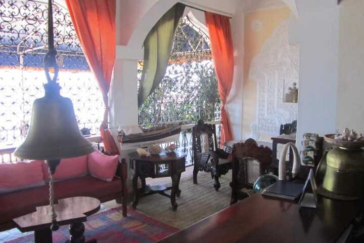 Lounge 17 of 21