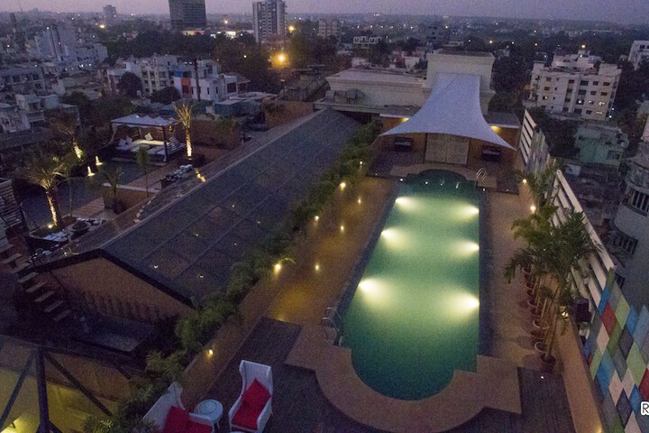 Hotel Pool