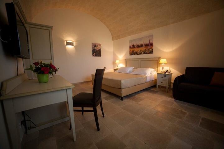 Room 6 of 46