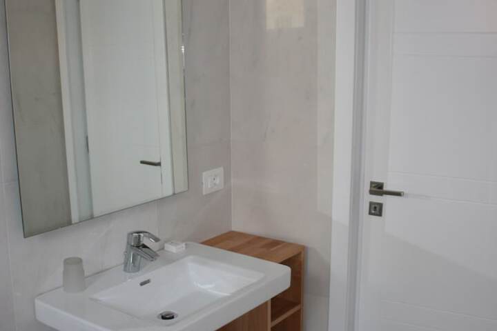 Room 144 of 253