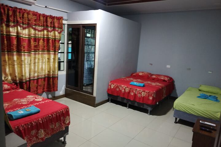 Room 11 of 32