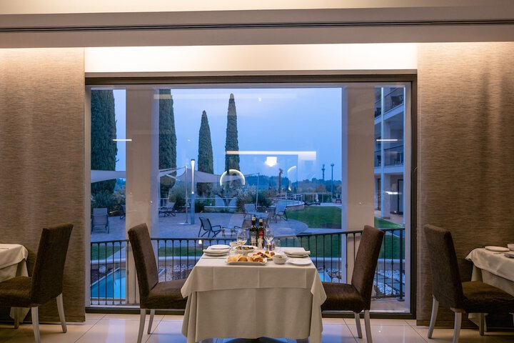 Dining 122 of 176