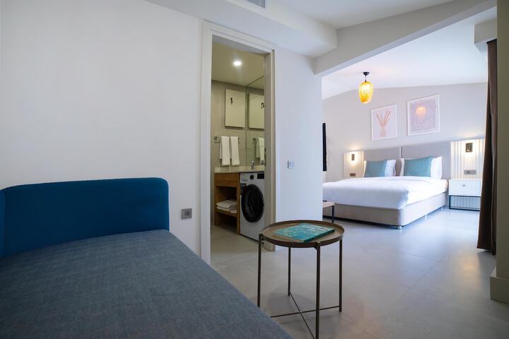 Room 4 of 43