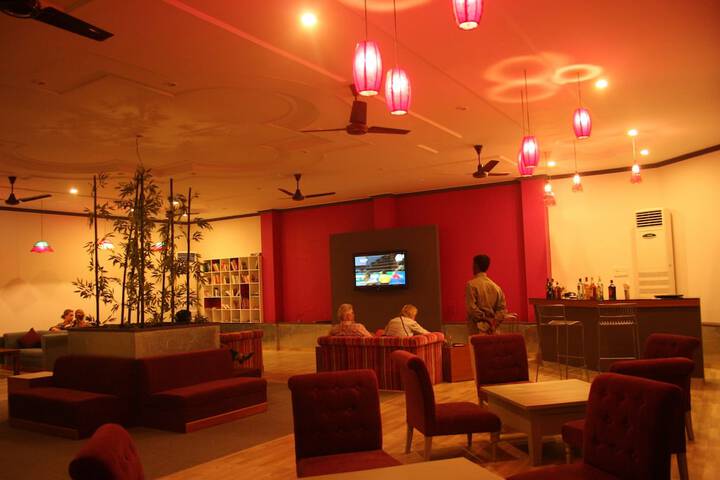 Lounge 45 of 56