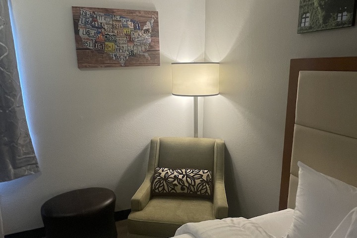 1 King Bed (5 of 11)