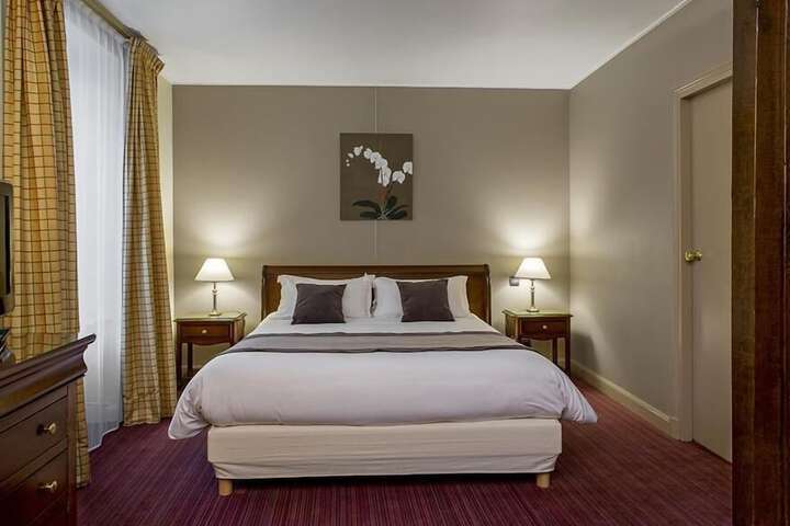 Room 9 of 48