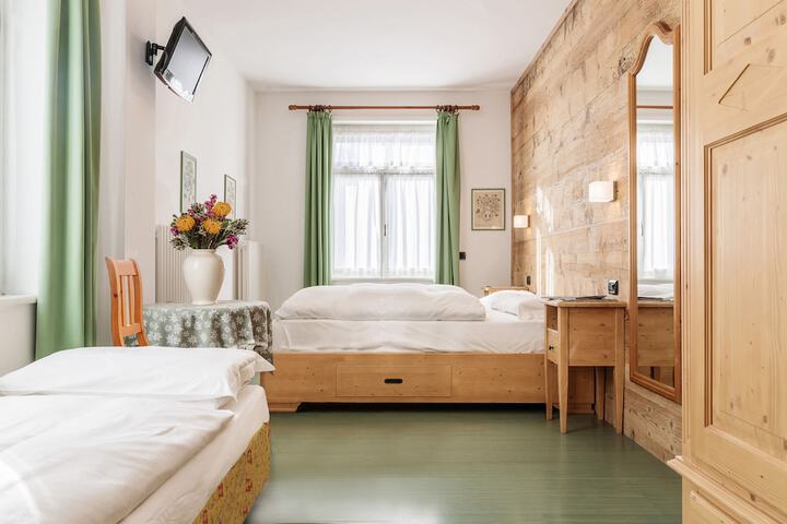 Room 7 of 125