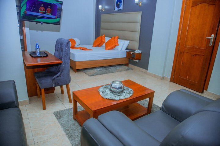Room 33 of 66