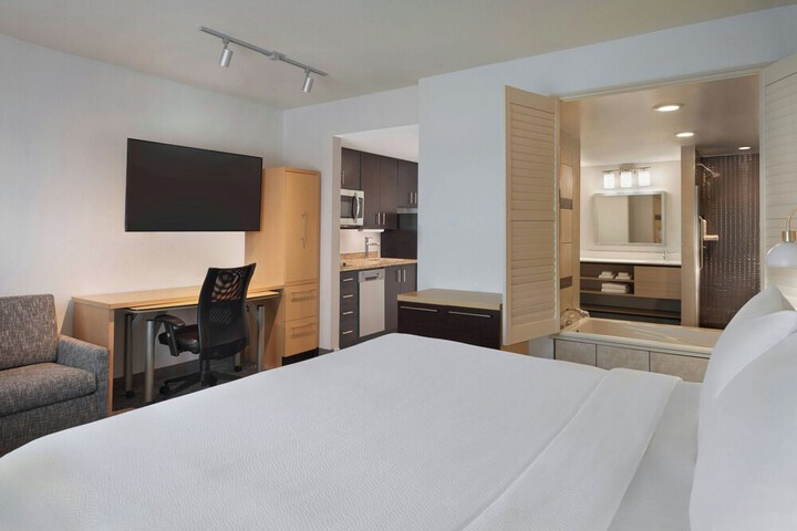 Room 10 of 34