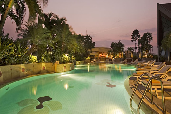 Hotel Pool