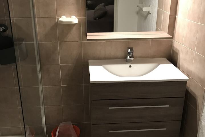 Room 32 of 73