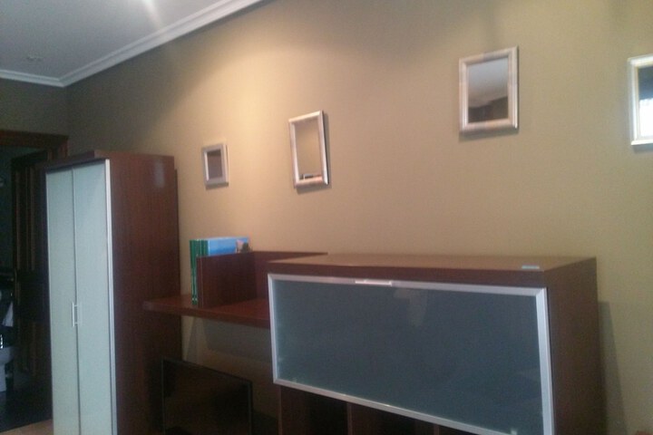 Room 8 of 83