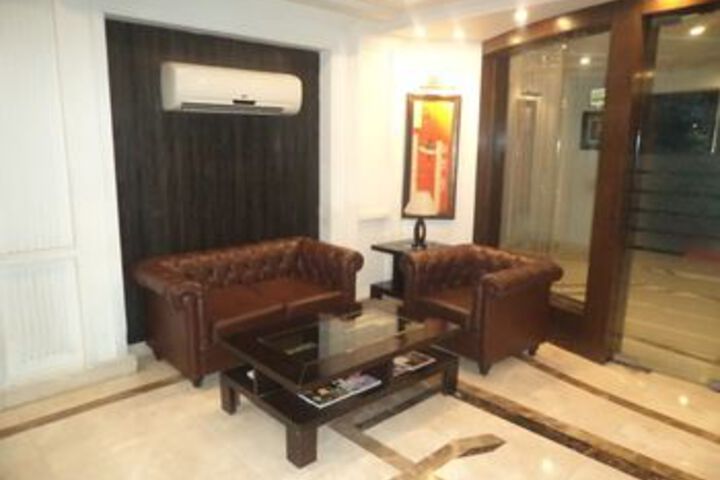 Room 9 of 14
