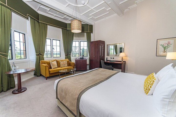 Room 32 of 100