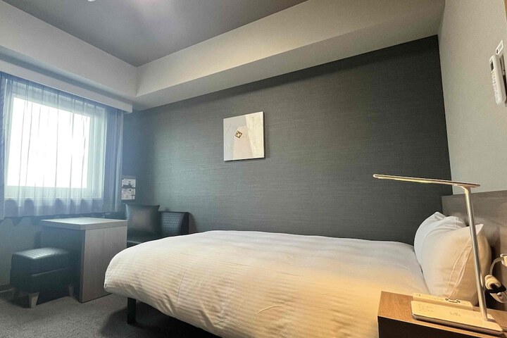 Room 10 of 37