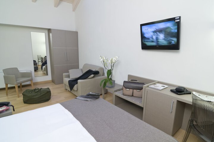Room 7 of 35