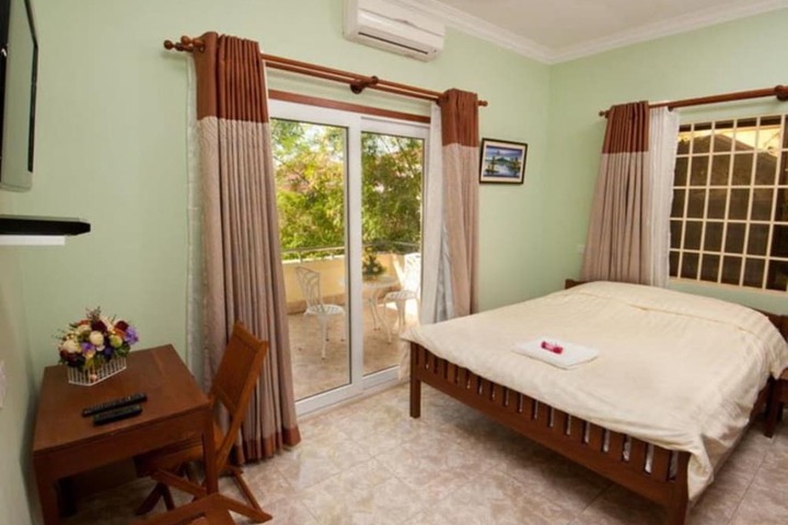Room 2 of 83