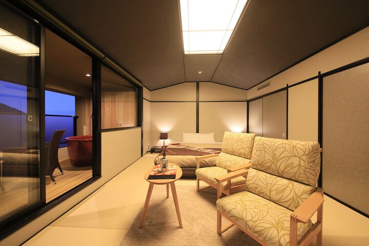 Room 28 of 81
