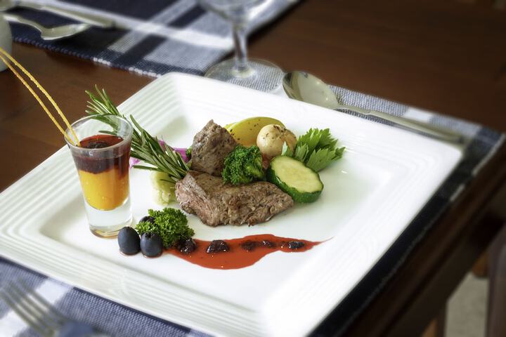 Dining 46 of 59