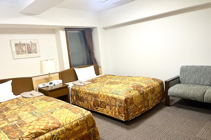 Room 15 of 33