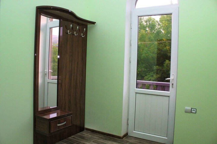 Room 6 of 117