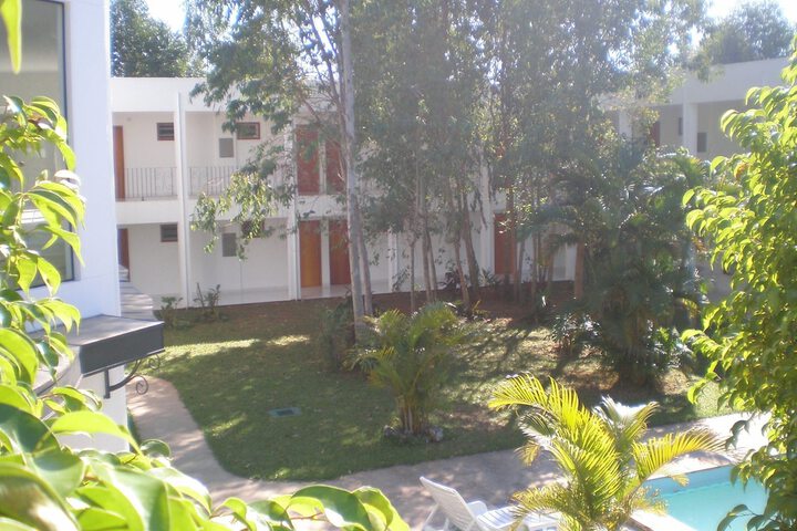 Hotel Exterior 35 of 43