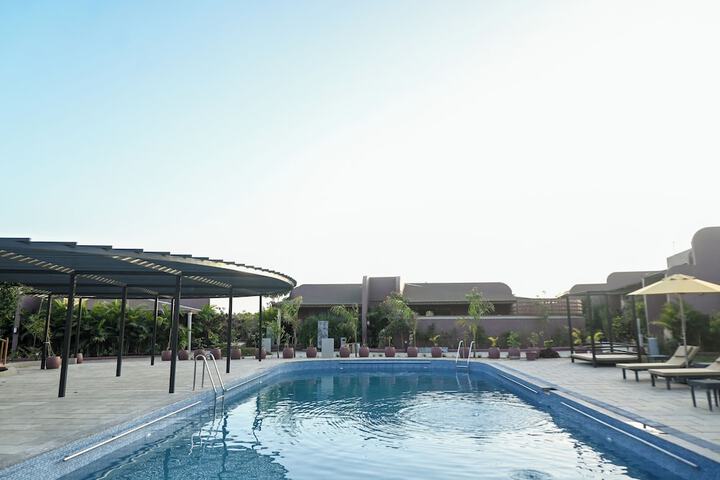 Pool 83 of 106