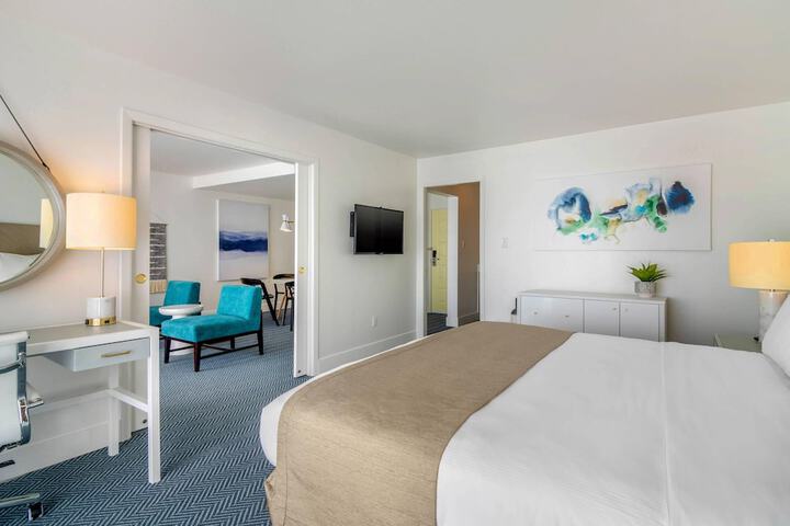 Room 30 of 74
