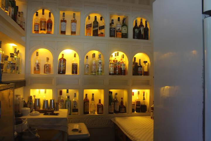 Lounge 62 of 79