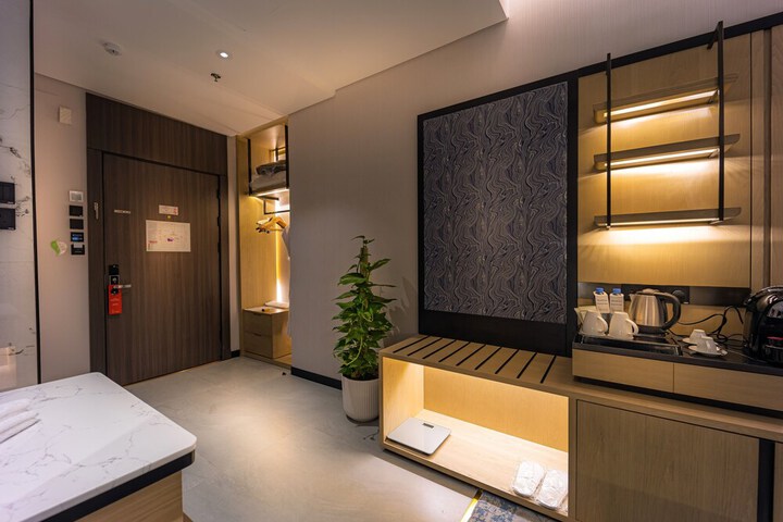 Room 10 of 86