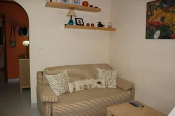 Room 8 of 18