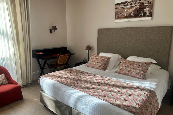 Room 28 of 104