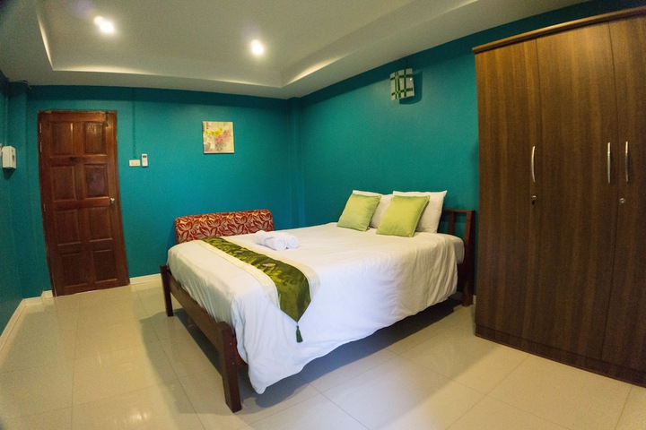 Room 4 of 15